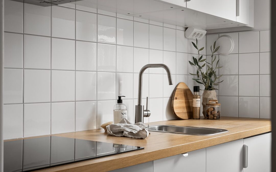 Photo Water filter and kitchen cabinet compatibility: pipes, trap, space requirements Compatibility