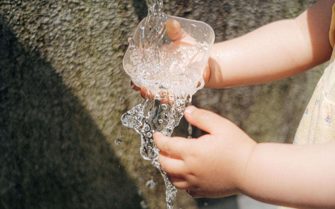 Vízszűrő csapra szerelhető kisgyerek mellé: biztonsági tippek