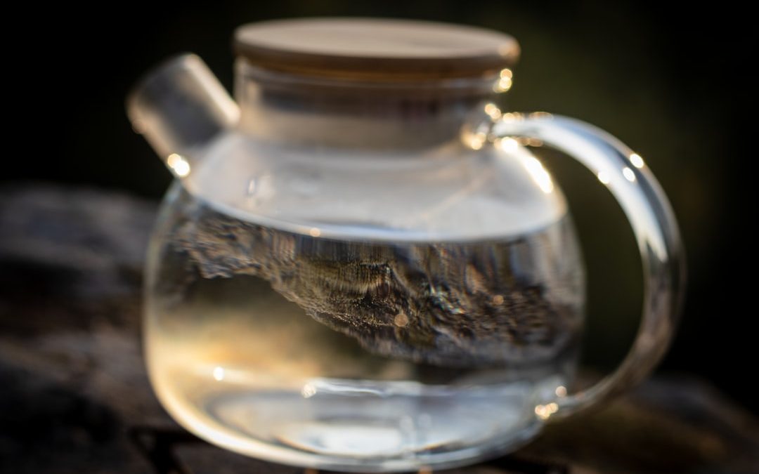 Photo Tea and purified water: water chemistrys impact on flavor experience