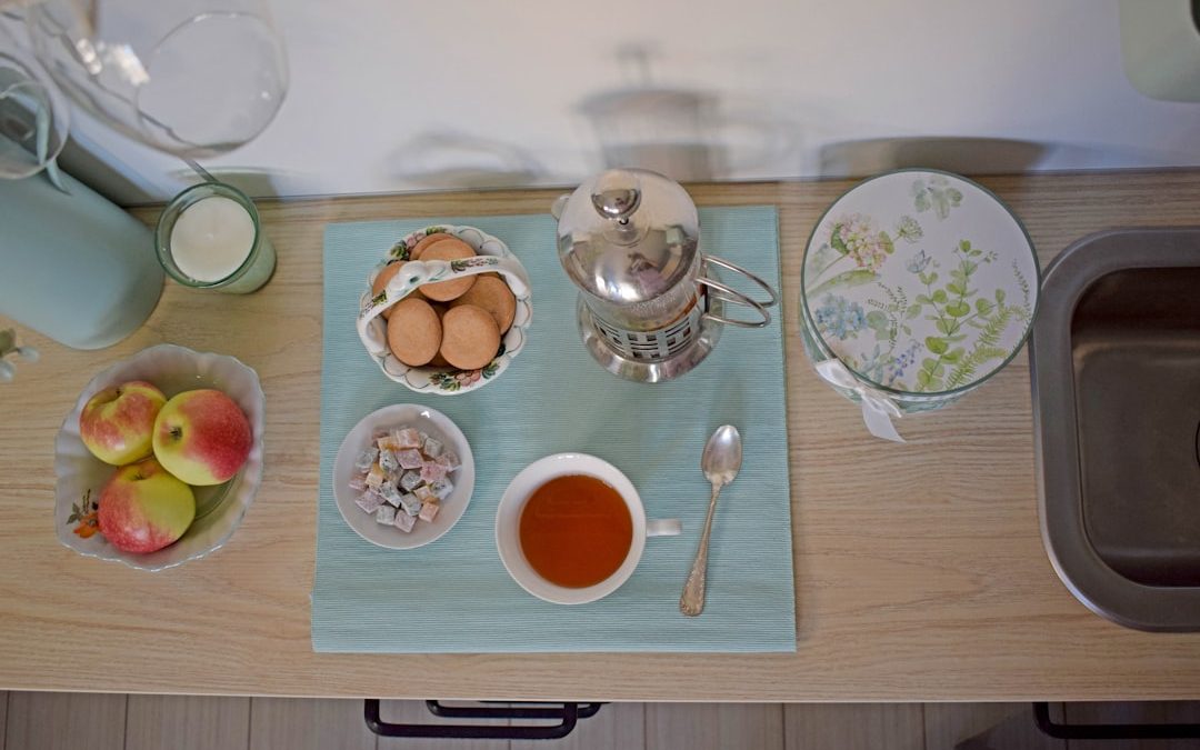 Tea készítése tisztított vízzel: karbonátkeménység, pH és aromakioldódás