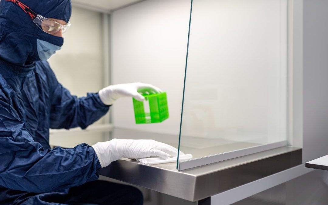 Biofilm kontroll víztisztítóban: anyagválasztás, holttér, áramlás és fertőtlenítés